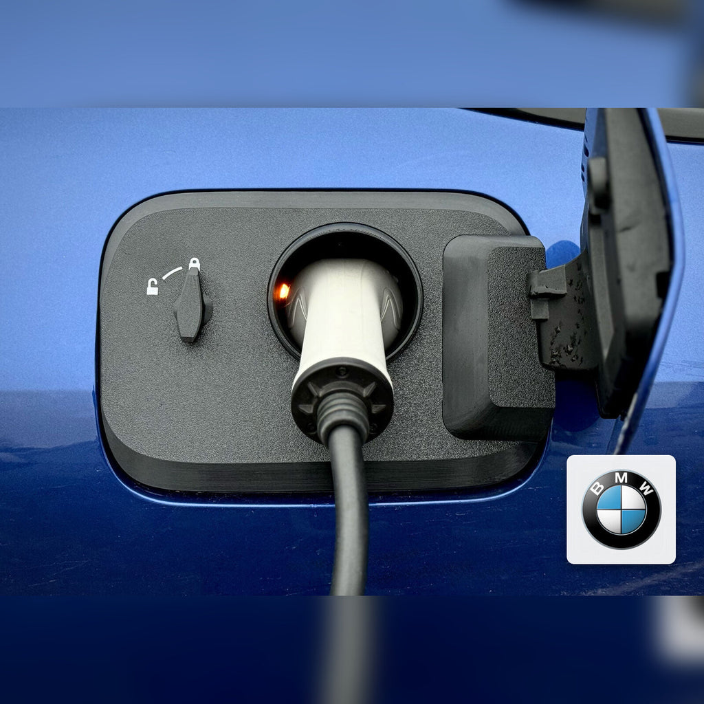 Snødeksel til ladeport på BMW i4 under lading med Type 2-kabel tilkoblet