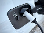 Snødeksel til ladeport montert på BMW i5 Touring