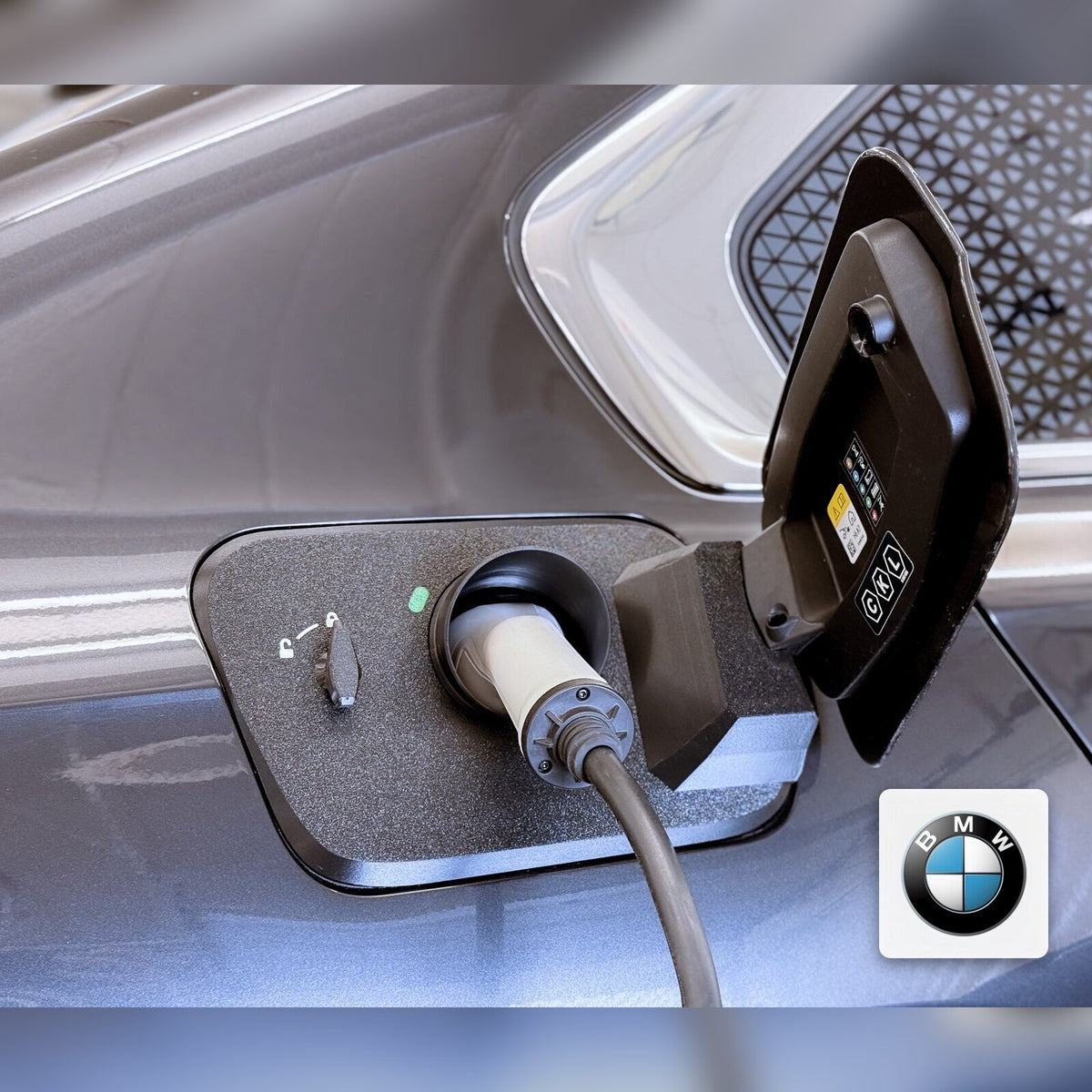 Snødeksel til ladeport montert på BMW i7