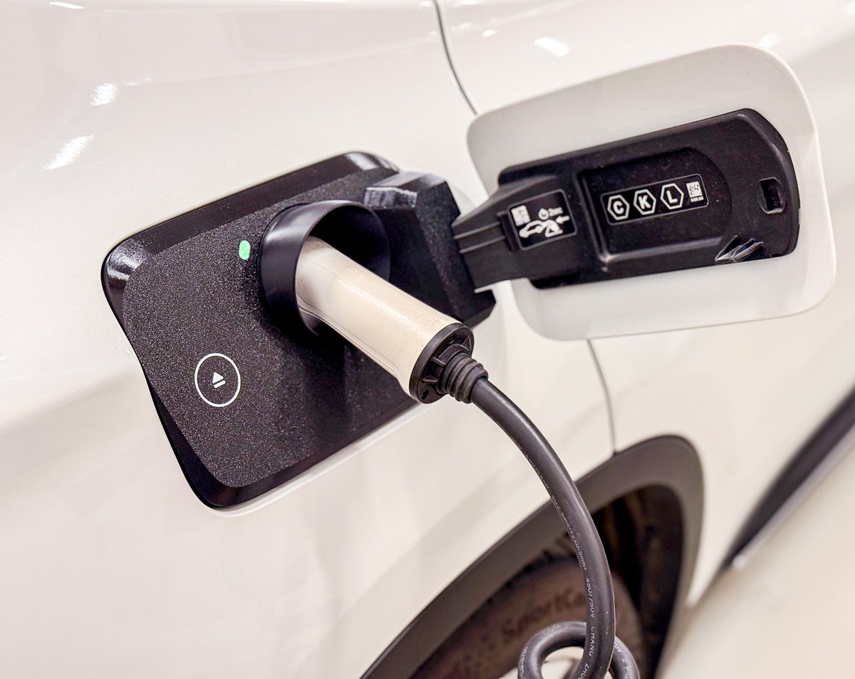 Snødeksel på BMW iX3 sett fra siden