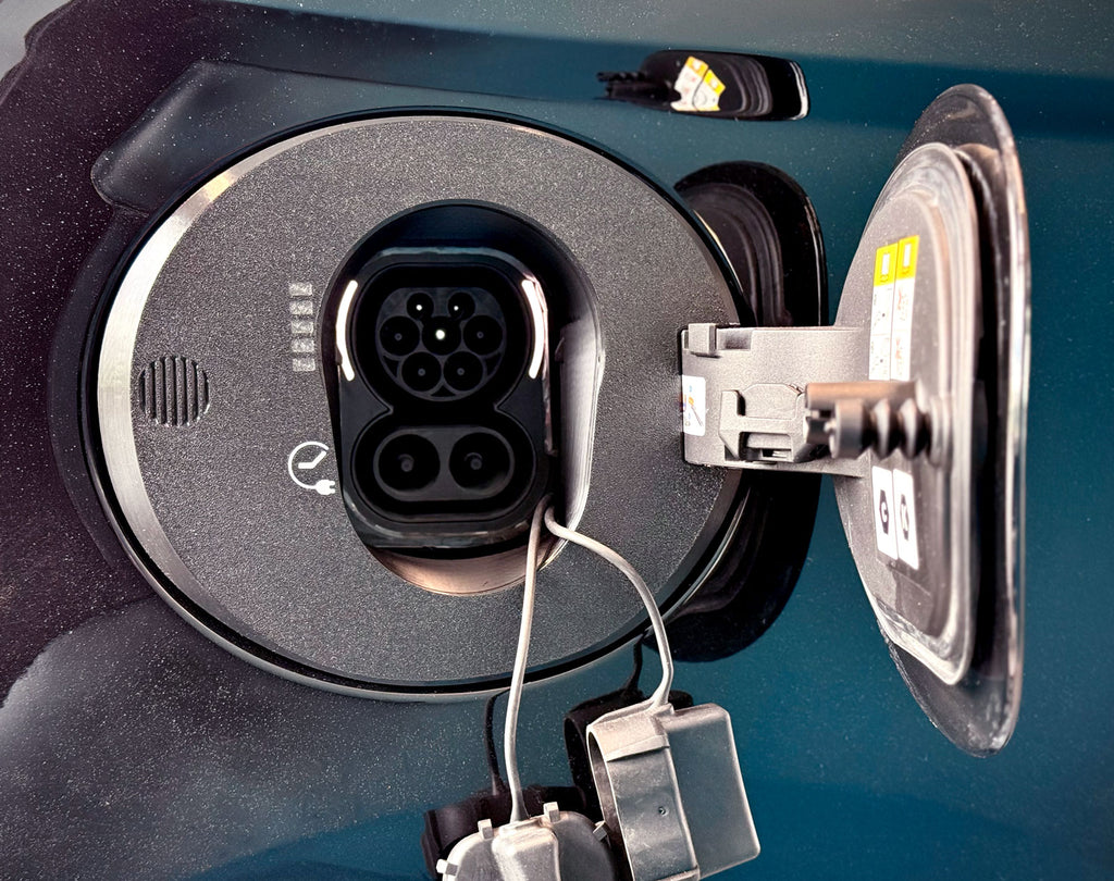 Nærbilde av snødeksel på Fiat 500e – CCS