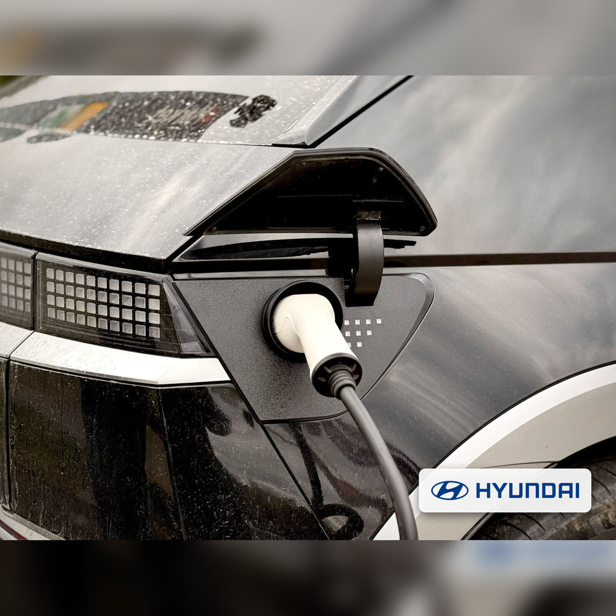 Snødeksel til ladeport montert på Hyundai Ioniq 5