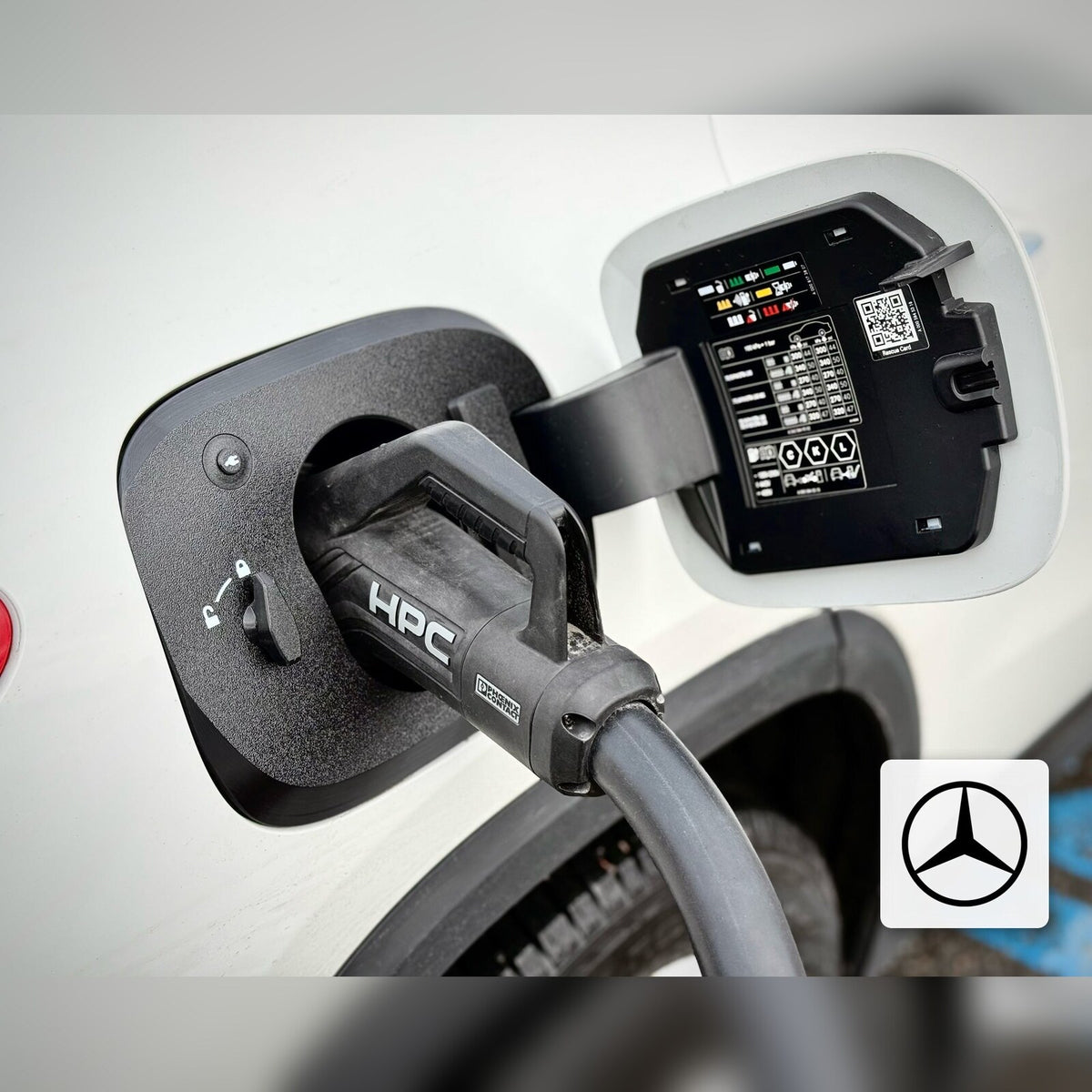 Snødeksel til ladeport på Mercedes-Benz EQA – CCS
