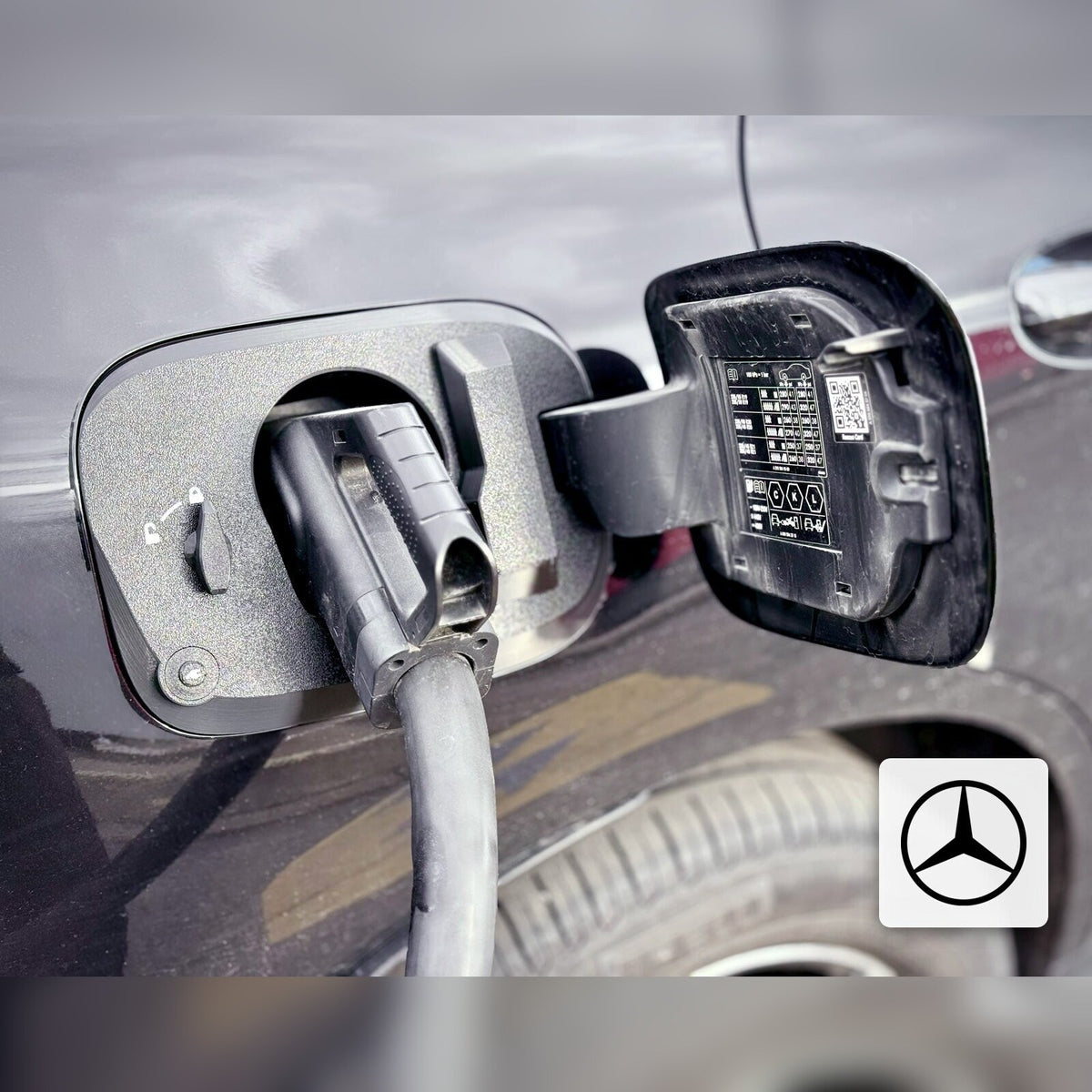 Snødeksel til ladeport på Mercedes-Benz EQC – CCS