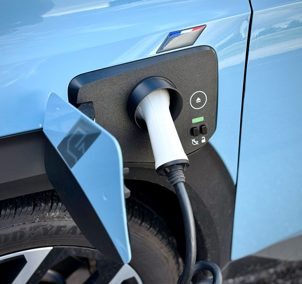 Snødeksel på Renault 4 E-Tech sett fra siden