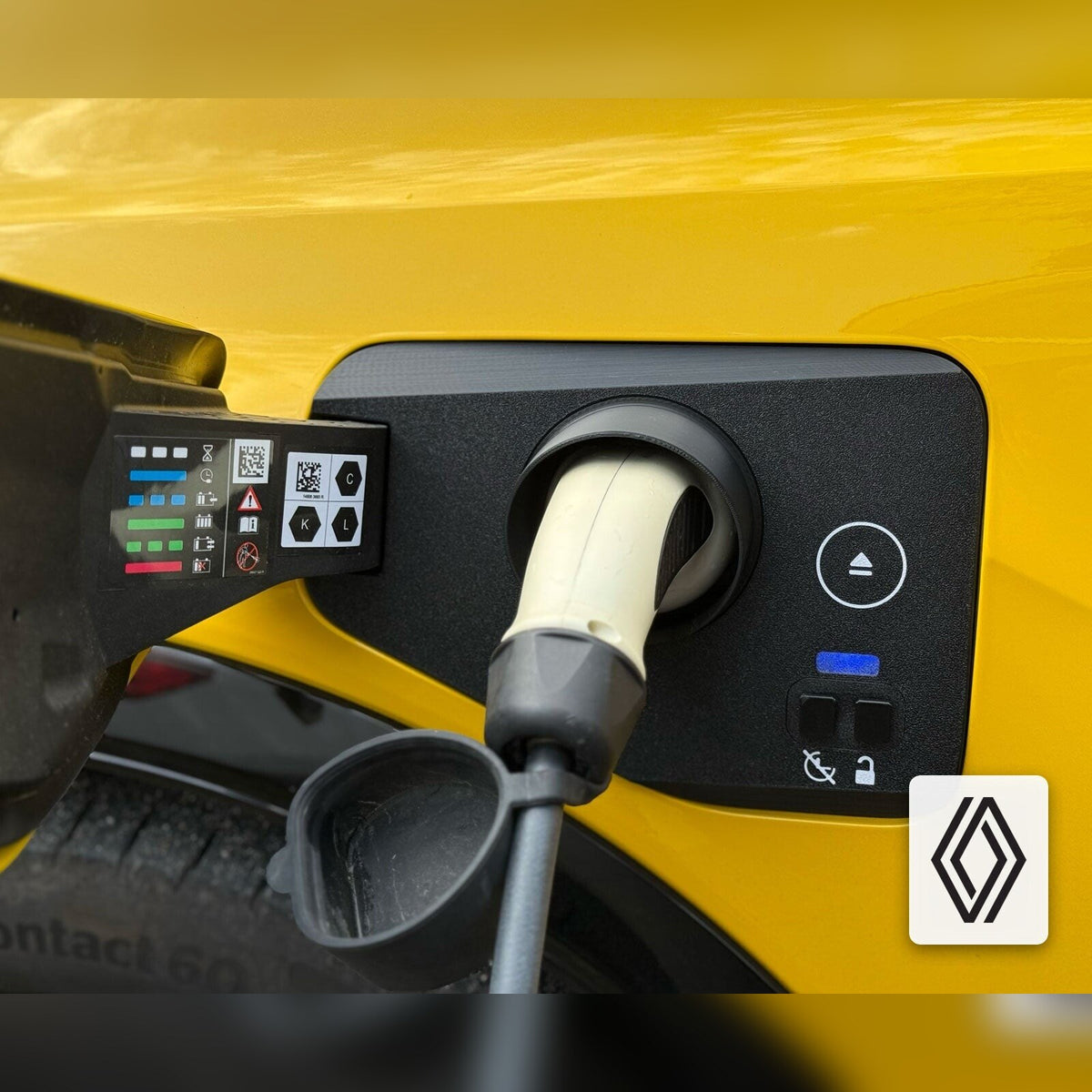 Snødeksel til ladeport montert på Renault 5 E-Tech