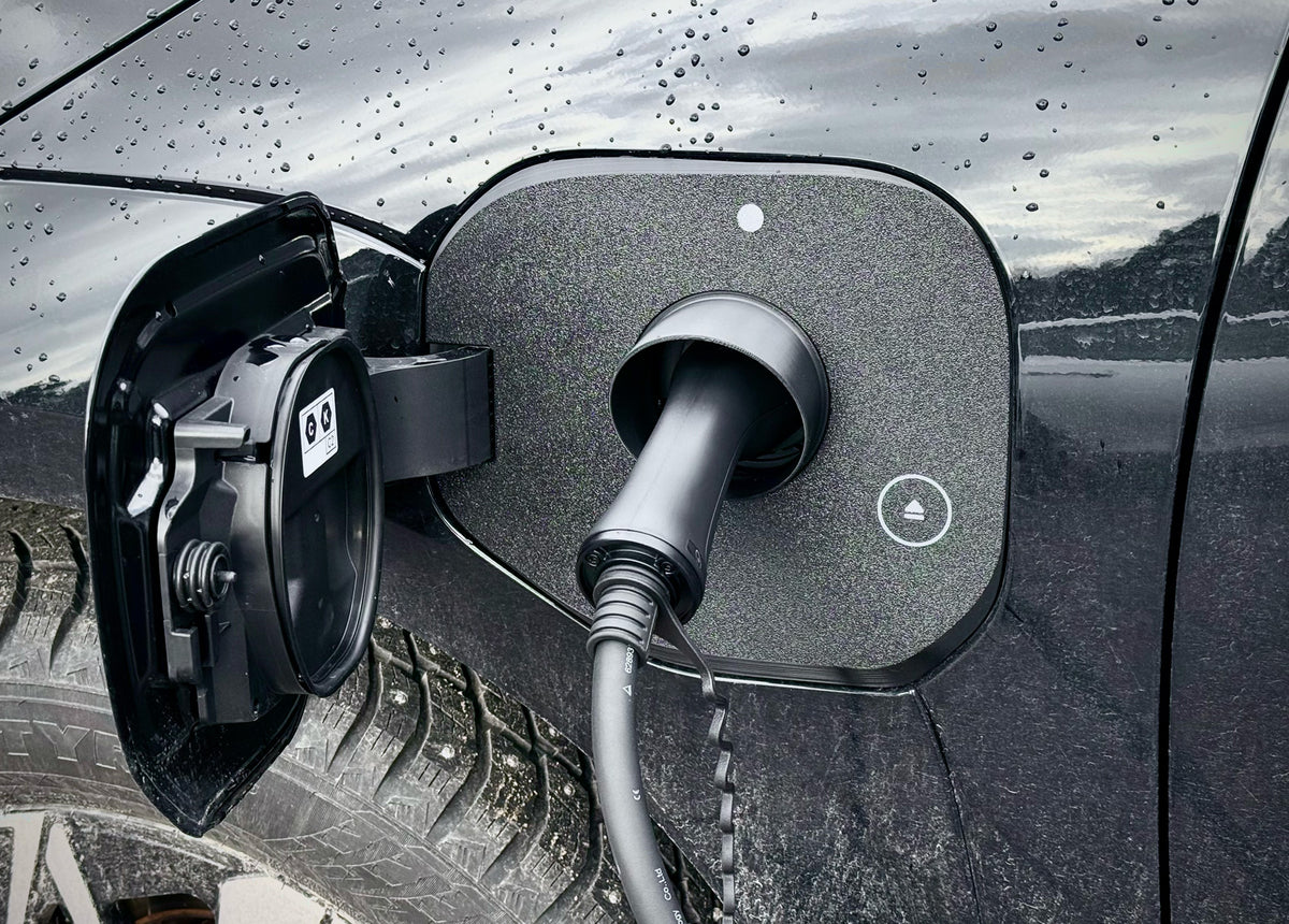 Snødeksel til ladeport på Toyota bZ4X facelift 2025