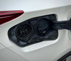 Original ladeport på Toyota Prius Plug-in – for sammenligning