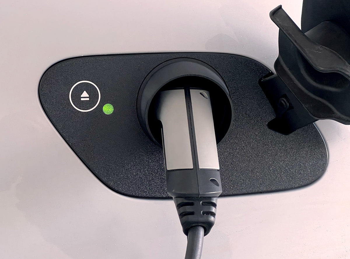 VW e-Golf lader med snødeksel montert