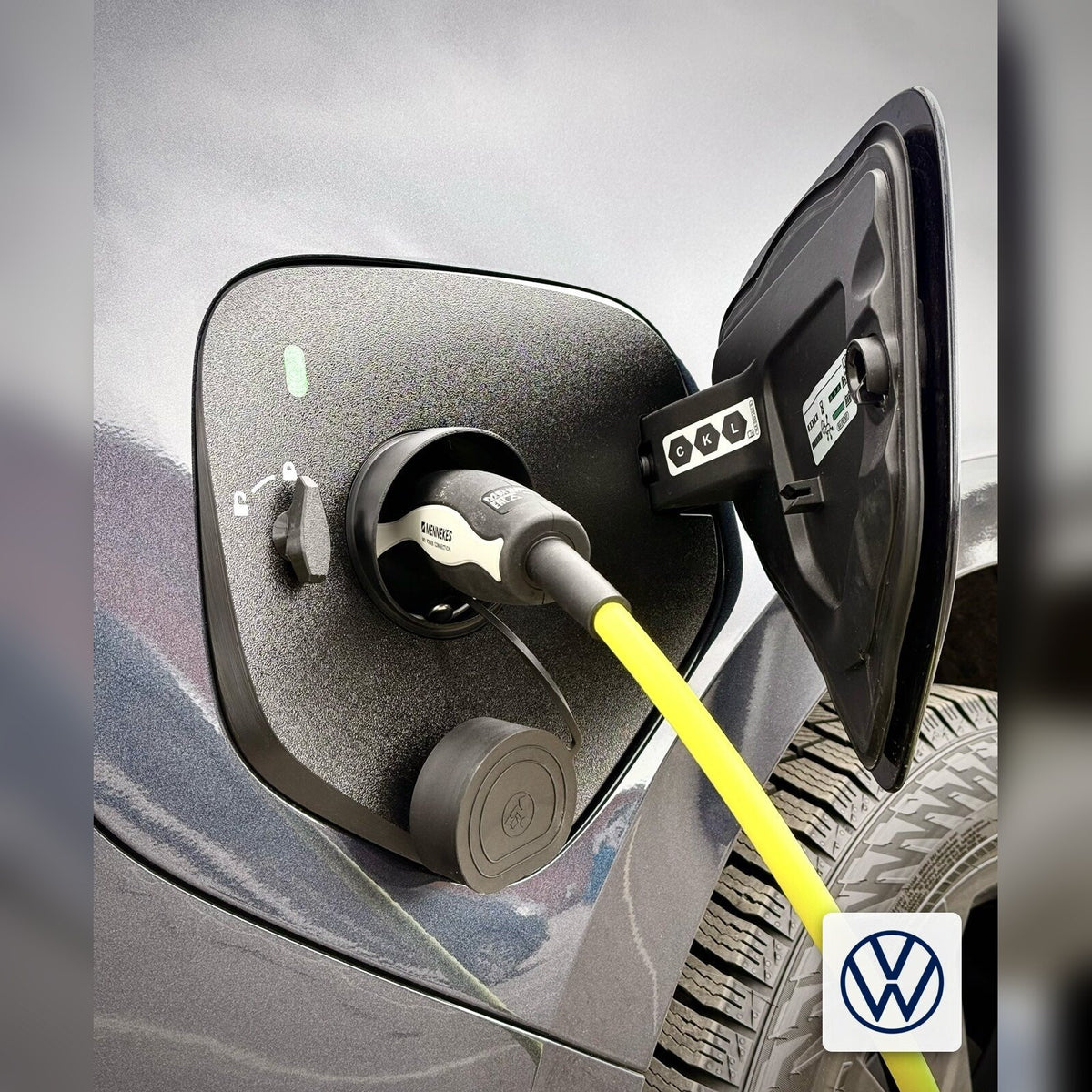 Snødeksel til ladeport montert på VW ID. Buzz